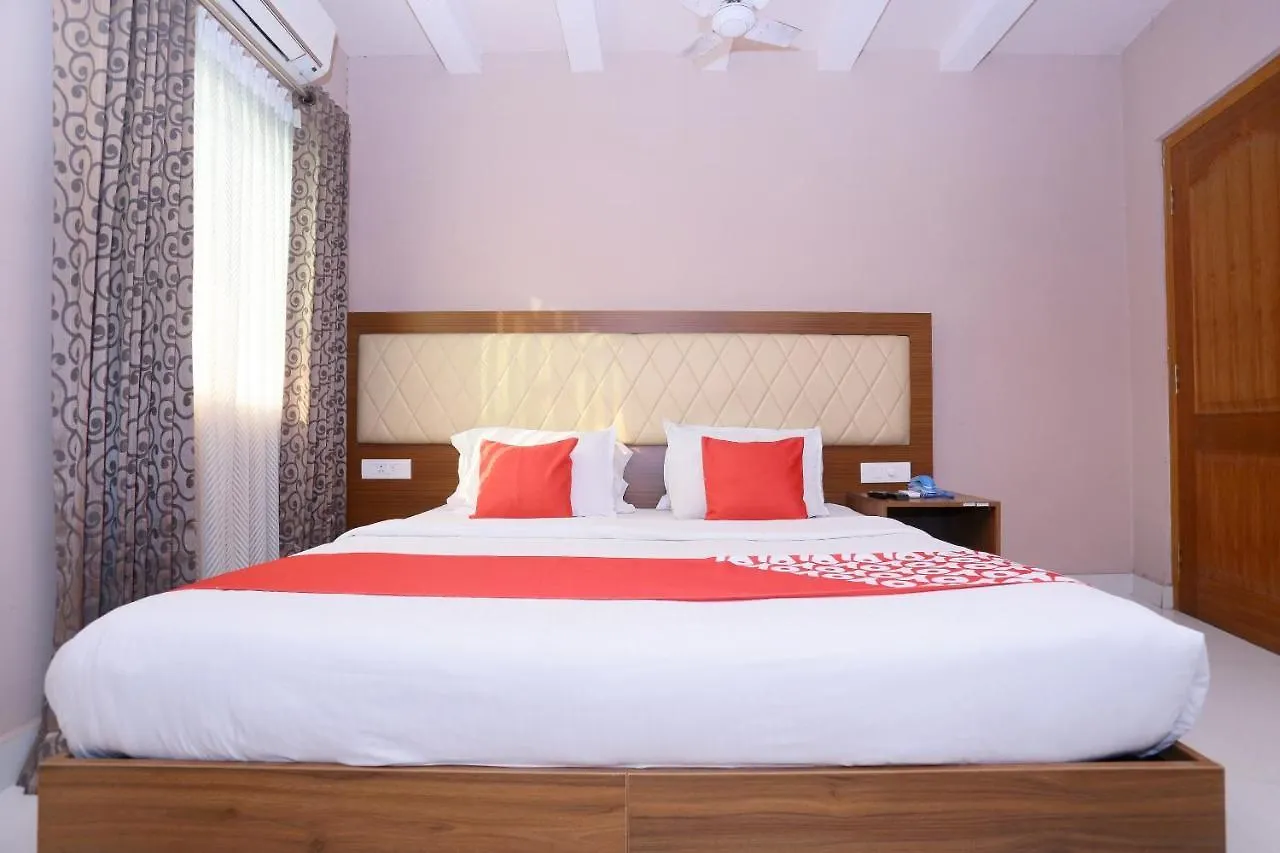 Oyo Flagship 25093 Hotel Thamam Kochi 4*,  Ινδία